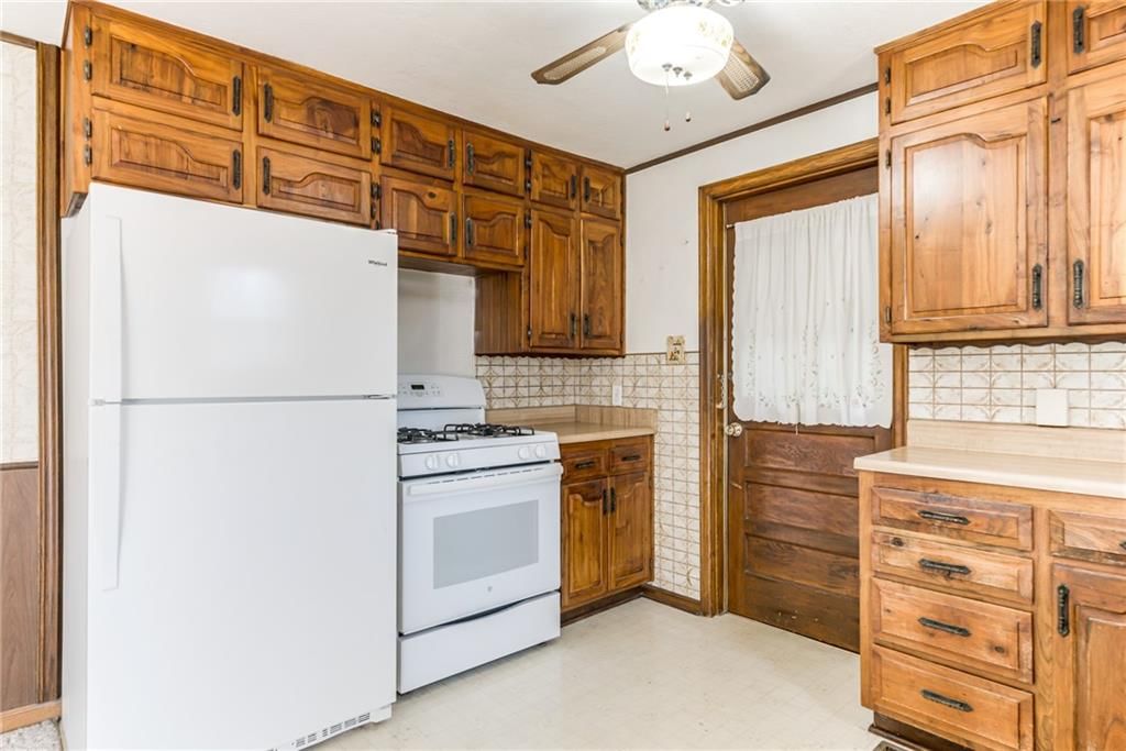 5425 Webster Avenue — photo 10