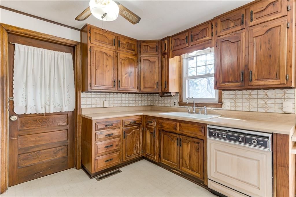 5425 Webster Avenue — photo 11