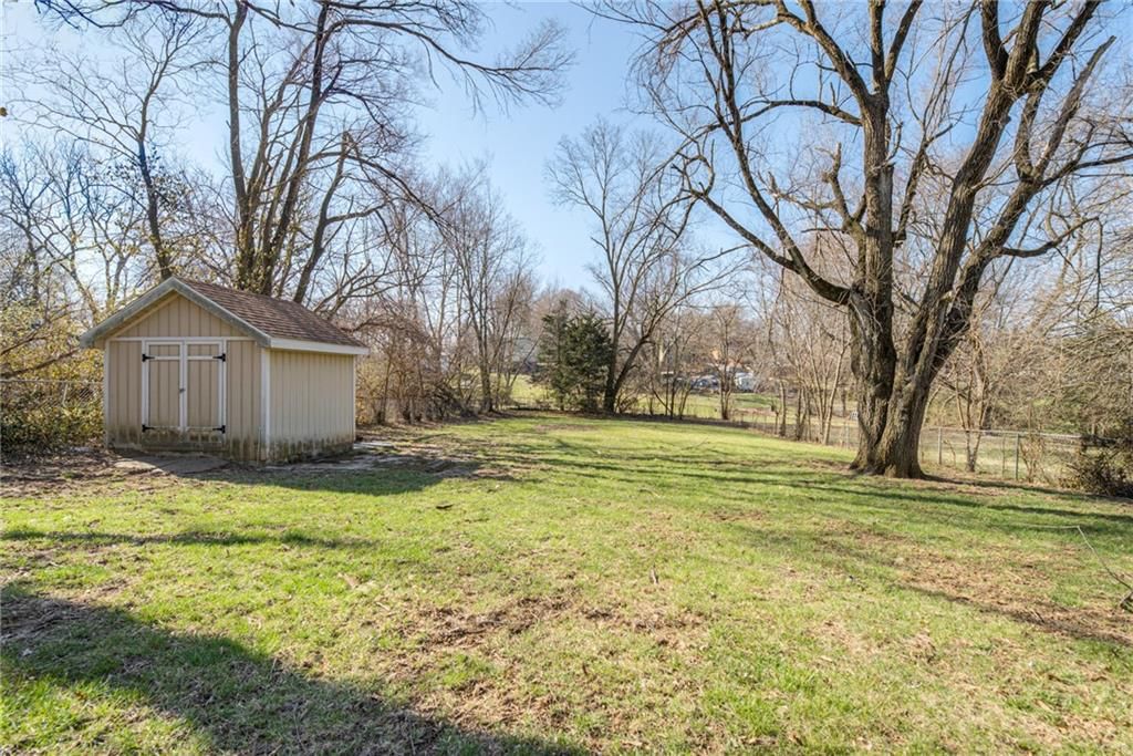 5425 Webster Avenue — photo 19