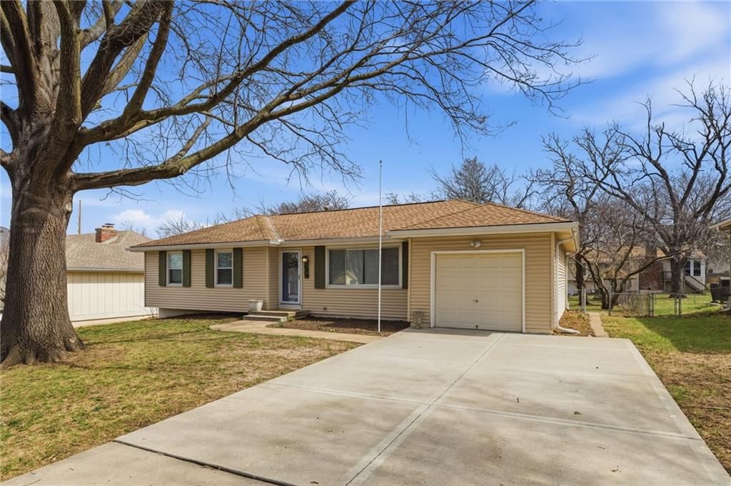 8519 Stearns Avenue, Overland Park, KS