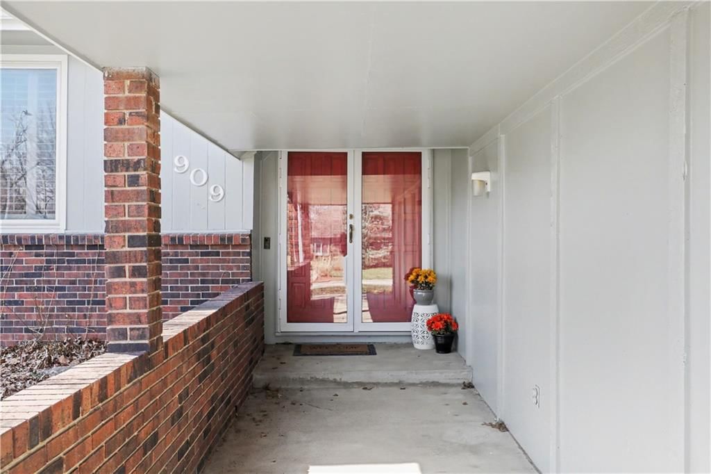 909 Tam O'Shanter Street — photo 4