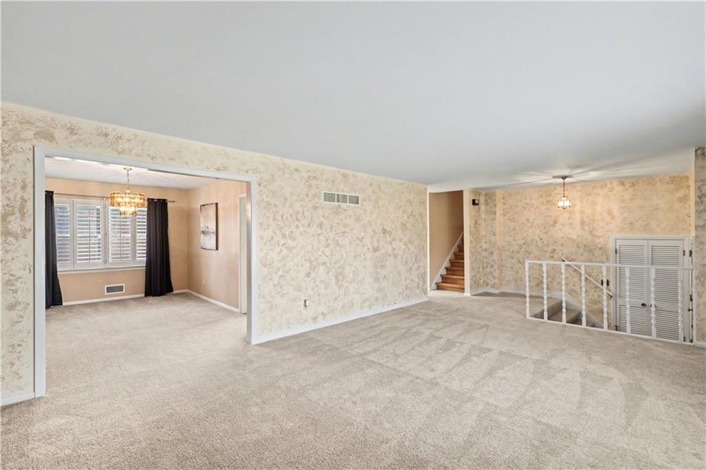 909 Tam O'Shanter Street — photo 6