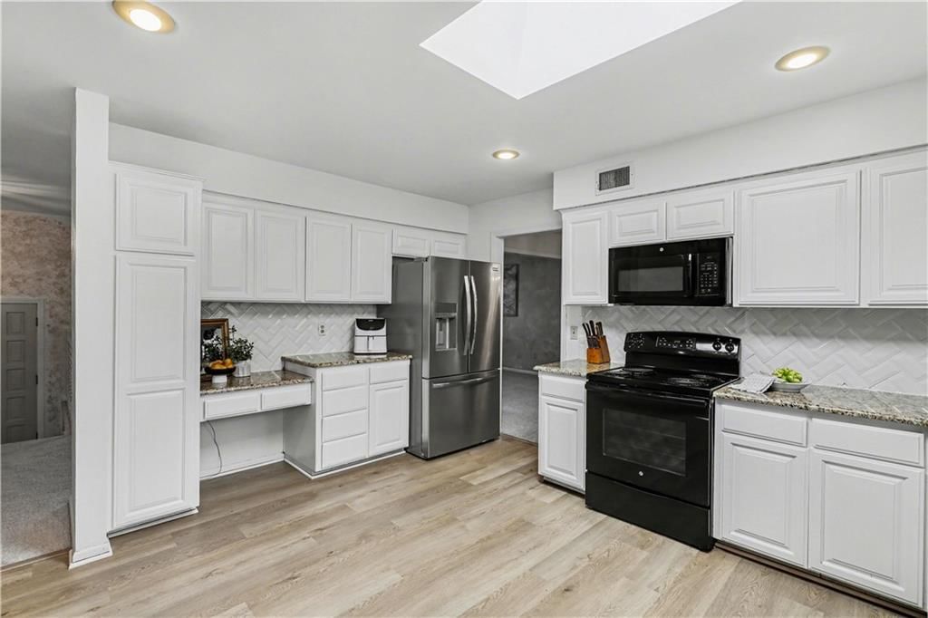 909 Tam O'Shanter Street — photo 12