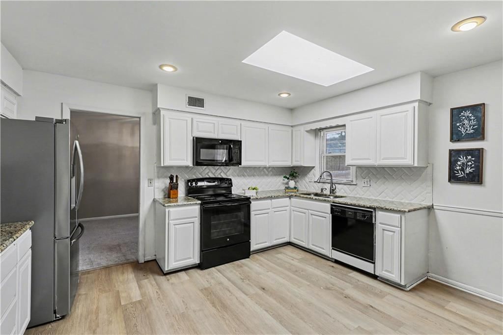 909 Tam O'Shanter Street — photo 13