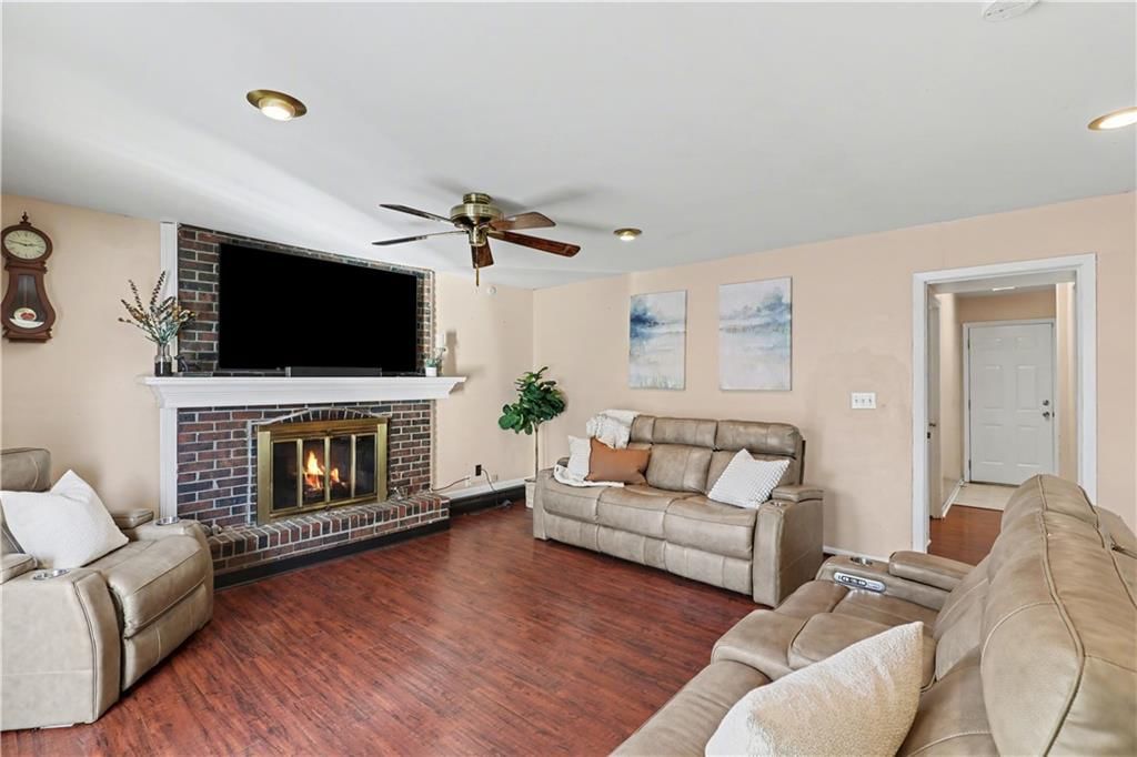 909 Tam O'Shanter Street — photo 16