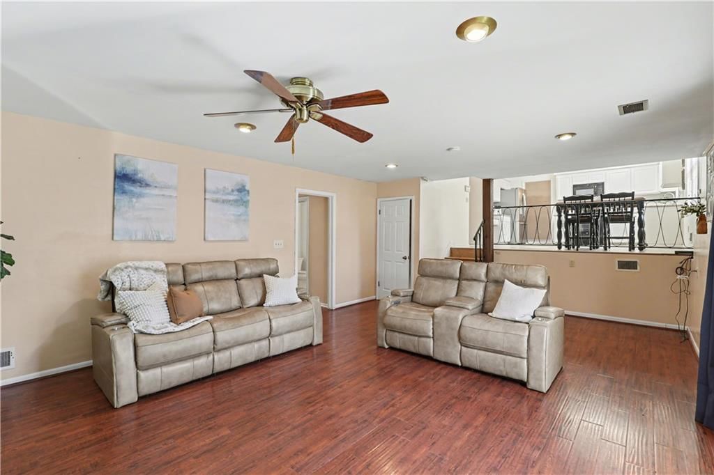 909 Tam O'Shanter Street — photo 18