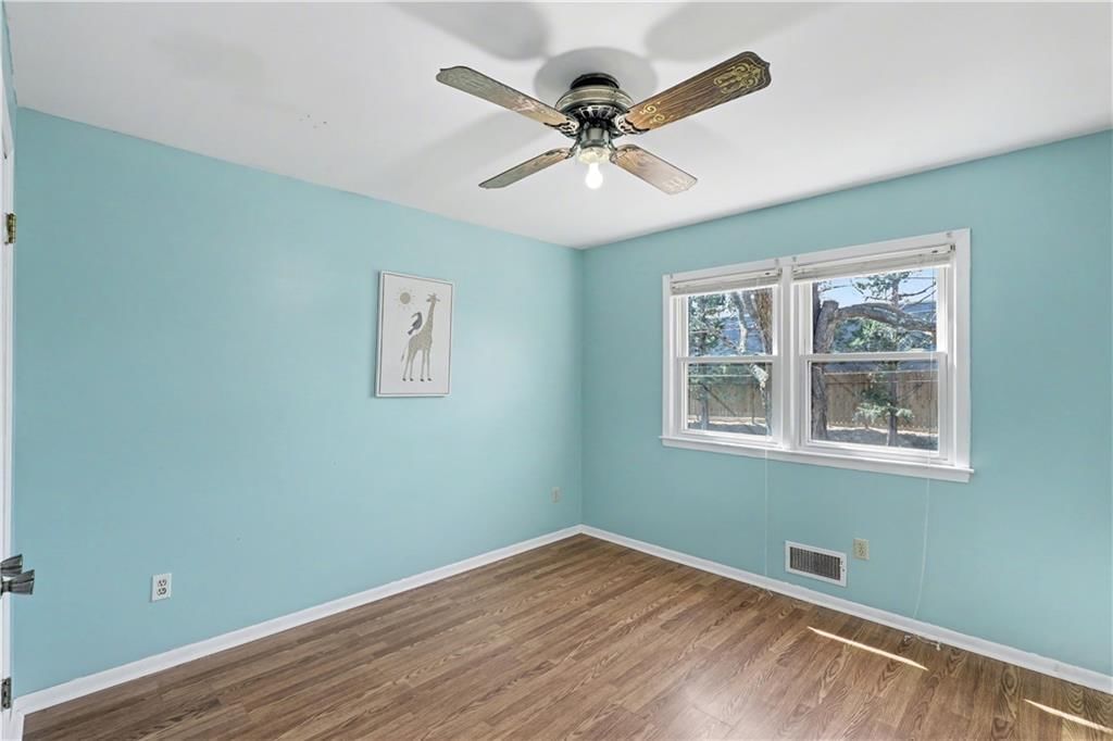 909 Tam O'Shanter Street — photo 23