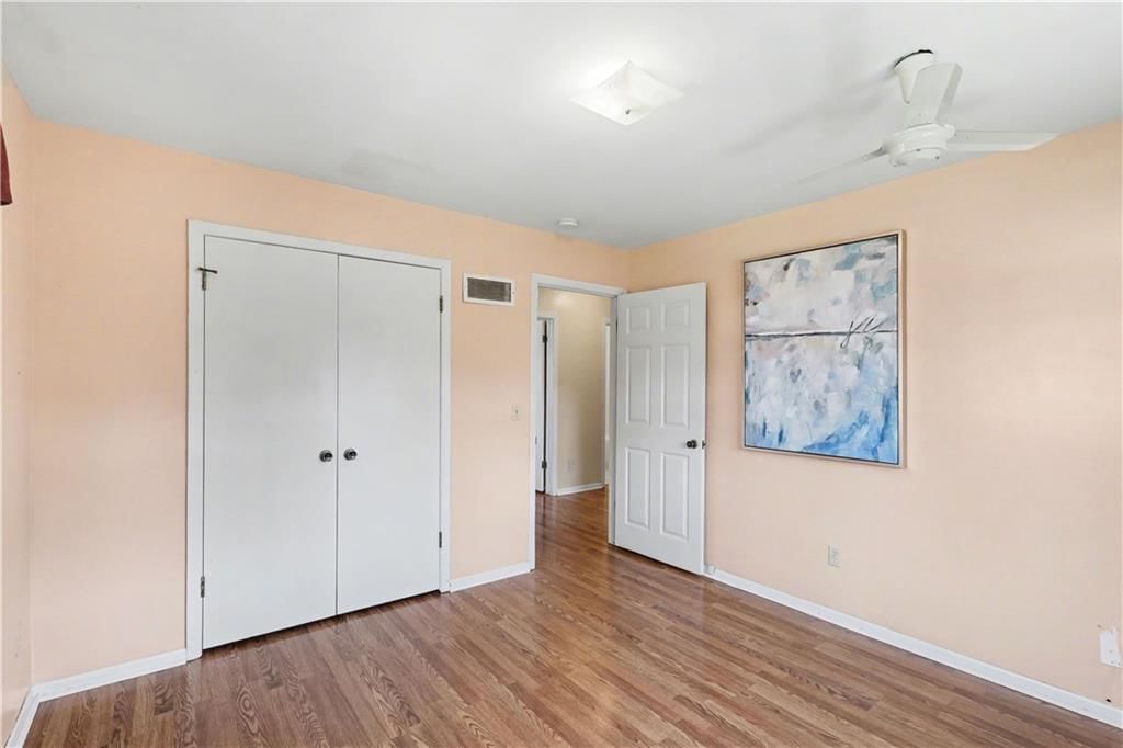 909 Tam O'Shanter Street — photo 26