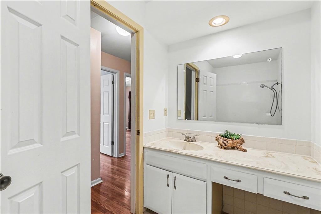 909 Tam O'Shanter Street — photo 27