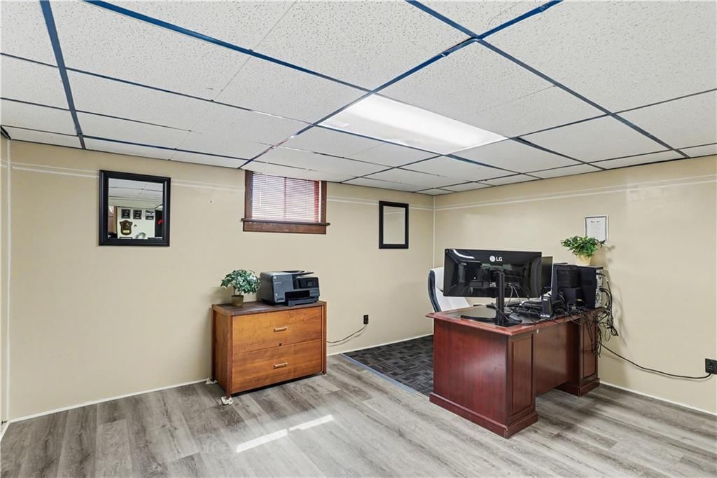909 Tam O'Shanter Street — photo 31