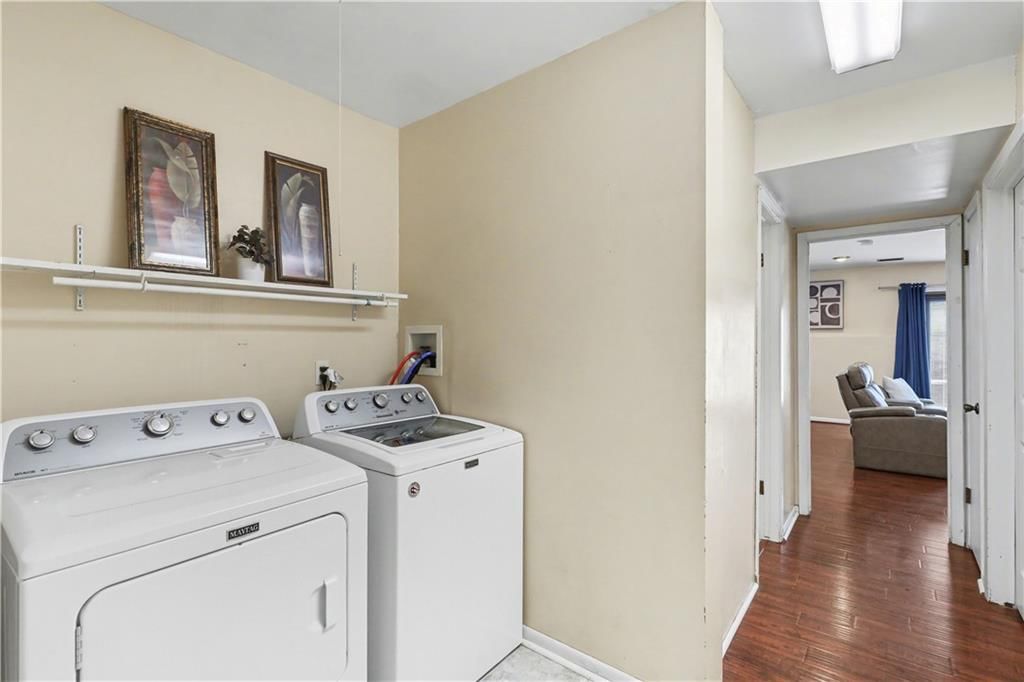 909 Tam O'Shanter Street — photo 33