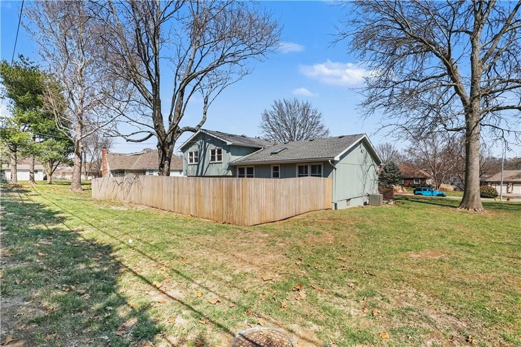 909 Tam O'Shanter Street — photo 35
