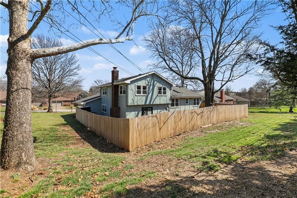 909 Tam O'Shanter Street — photo 36