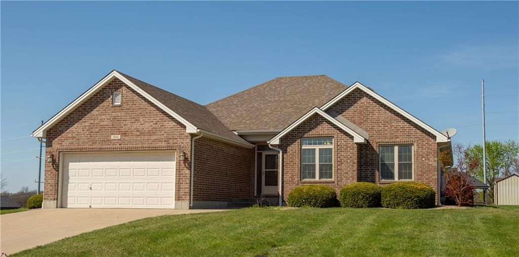 901 Tall Grass Drive, Pleasant Hill, MO
