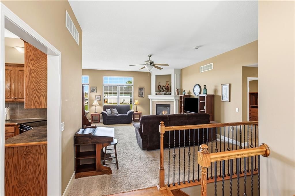 901 Tall Grass Drive — photo 4