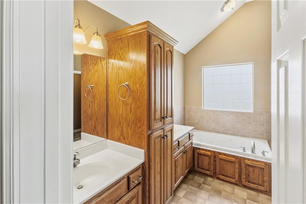 901 Tall Grass Drive — photo 10