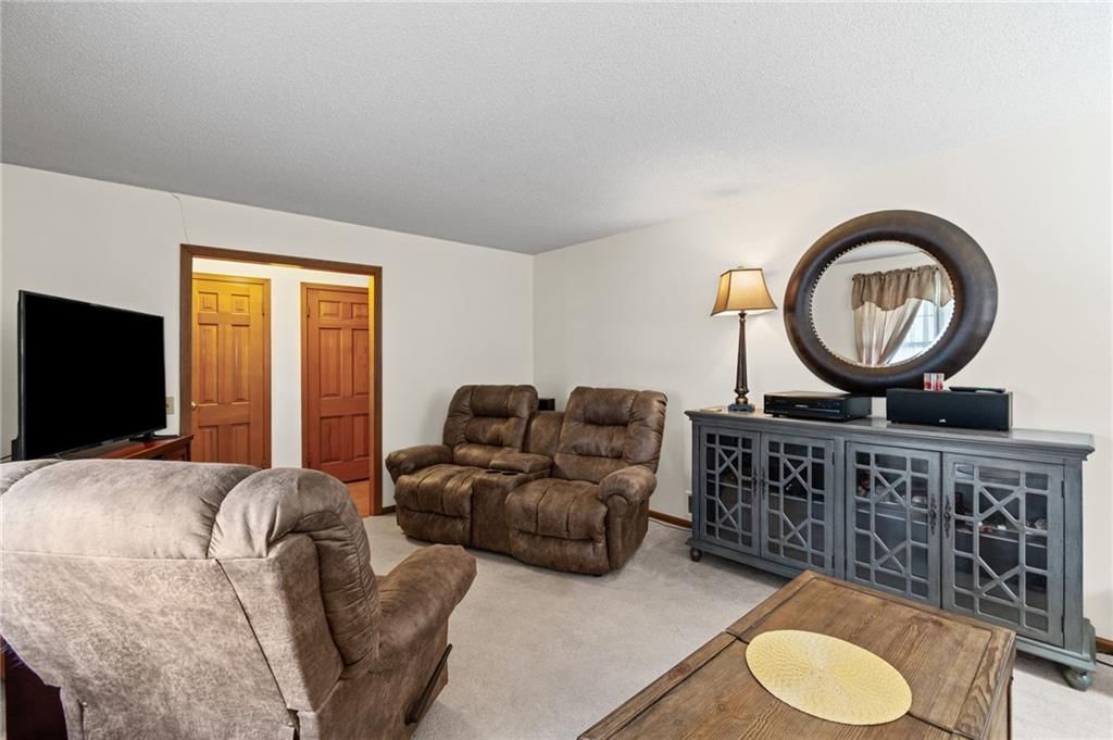 211 Rothrock Avenue — photo 3
