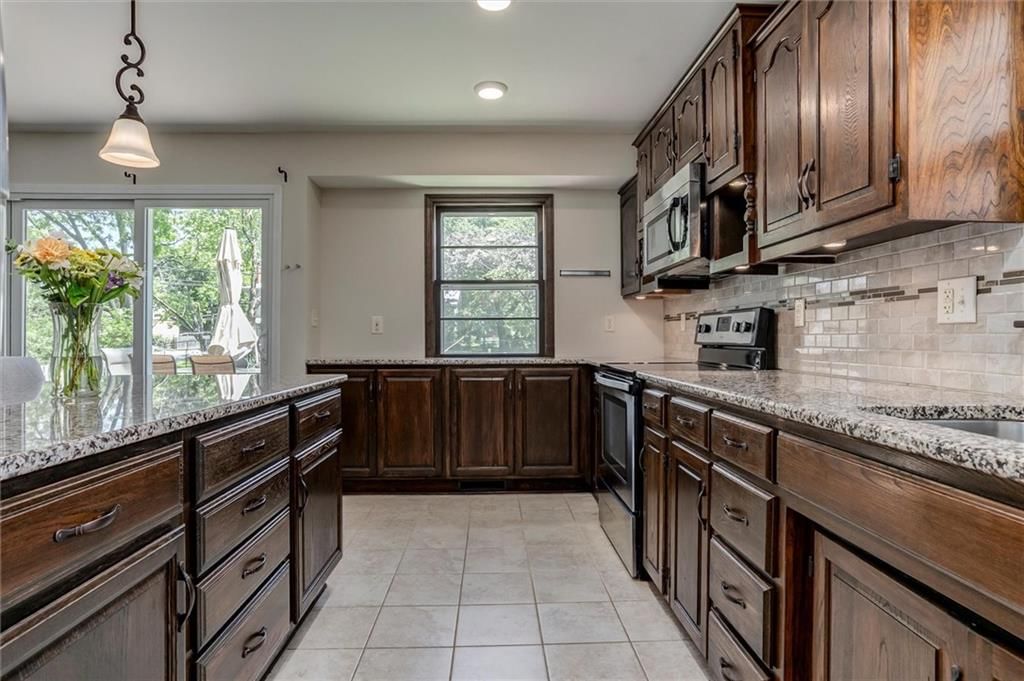 6701 CAENEN Avenue — photo 7