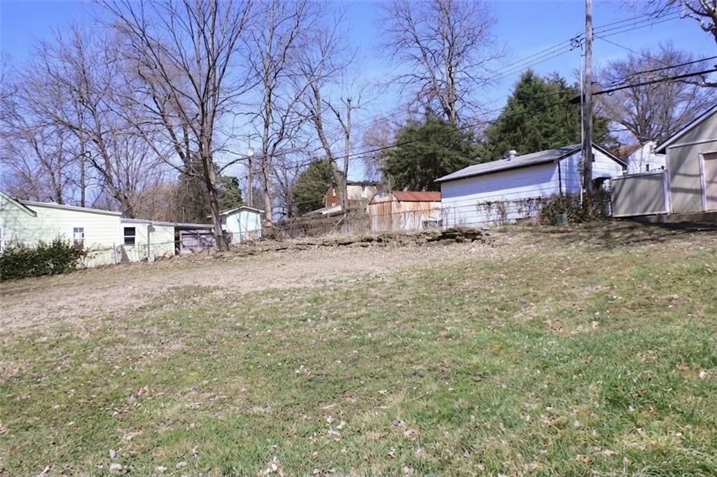 2911 S Sterling Avenue — photo 2
