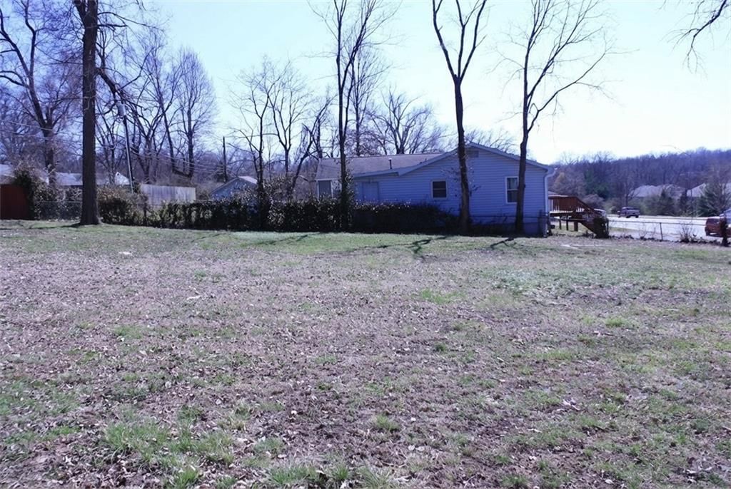 2911 S Sterling Avenue — photo 3