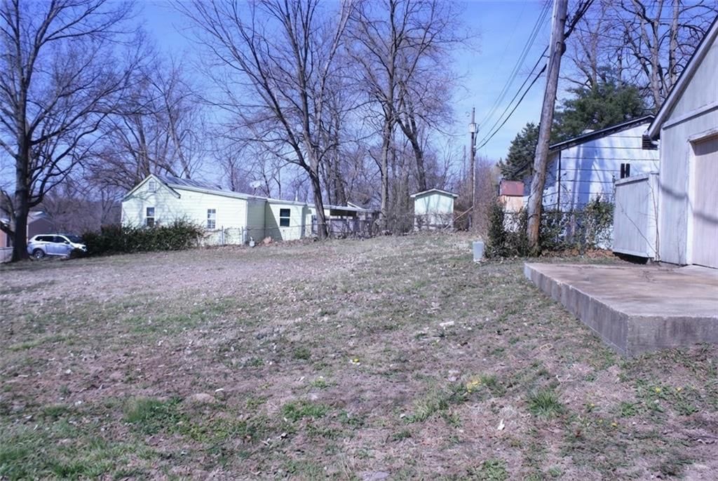 2911 S Sterling Avenue — photo 5