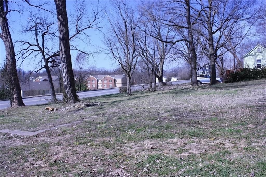2911 S Sterling Avenue — photo 6