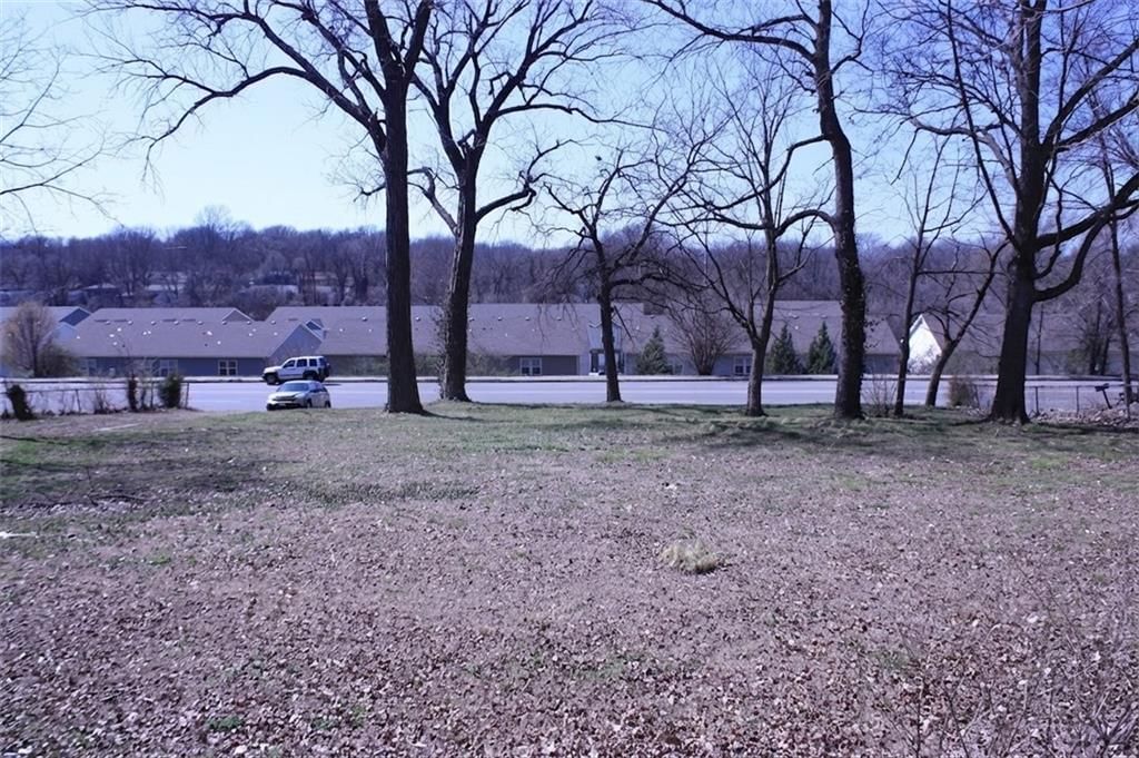 2911 S Sterling Avenue — photo 8