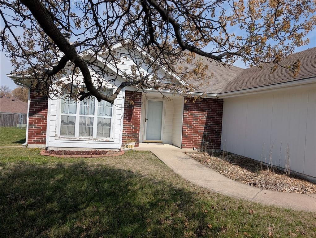 1011 Bedford Drive, Warrensburg, MO