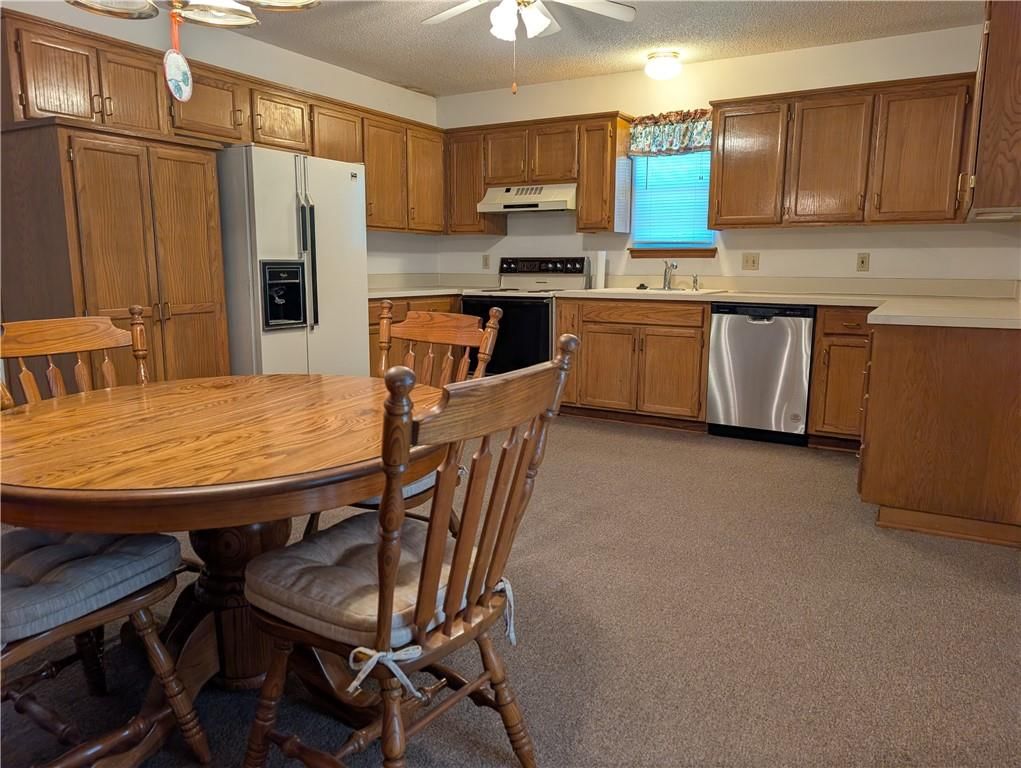 1011 Bedford Drive — photo 5