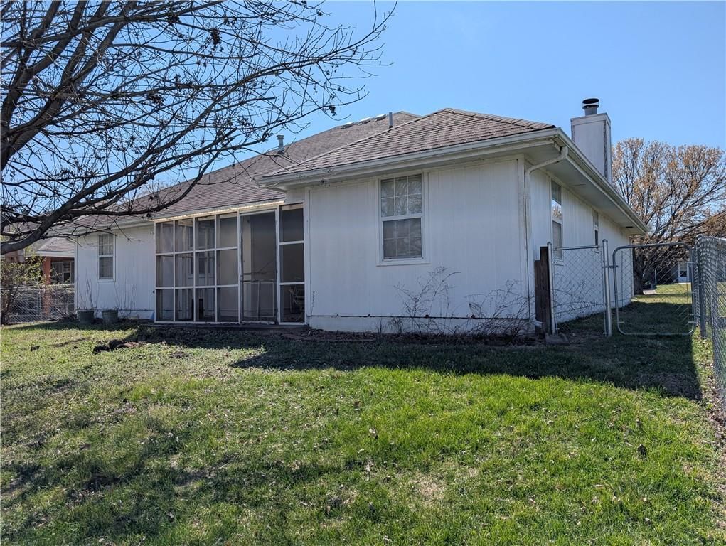 1011 Bedford Drive — photo 24