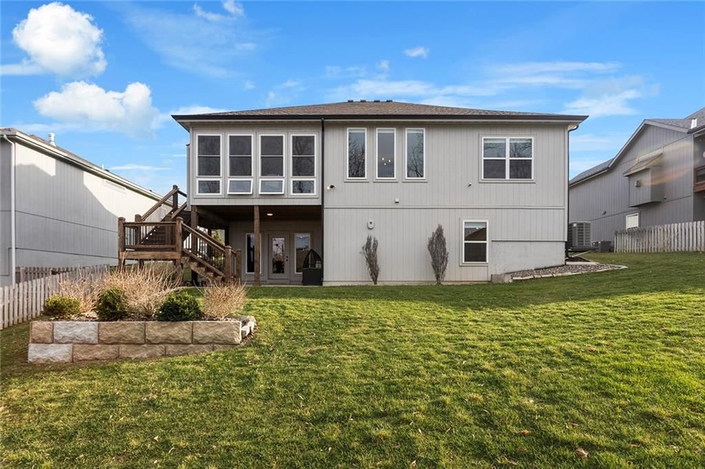 913 SE Wood Ridge Court — photo 16
