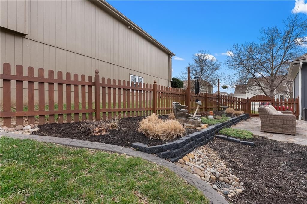 5715 NE SAPPHIRE Place — photo 51