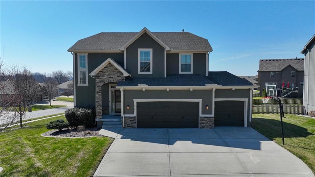 1201 Belinder Drive, Raymore, MO