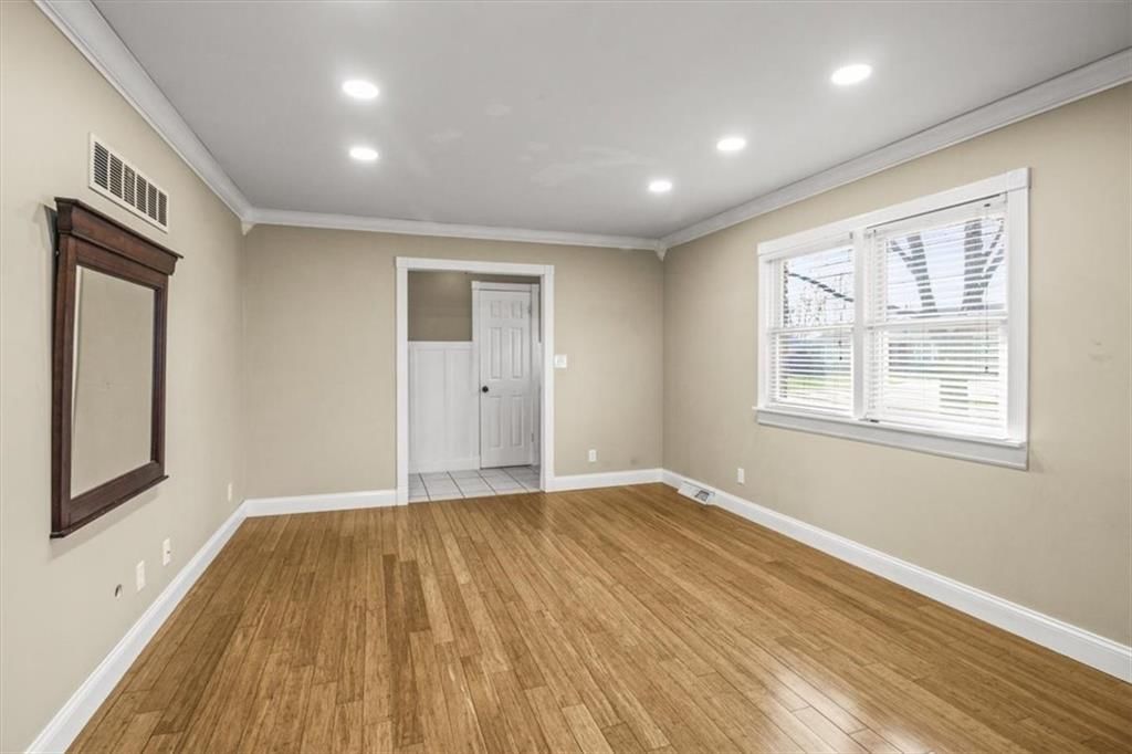 810 NE Chestnut Street — photo 5