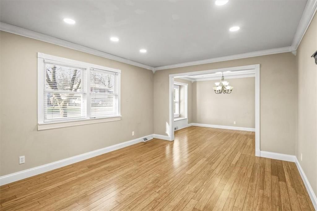 810 NE Chestnut Street — photo 6