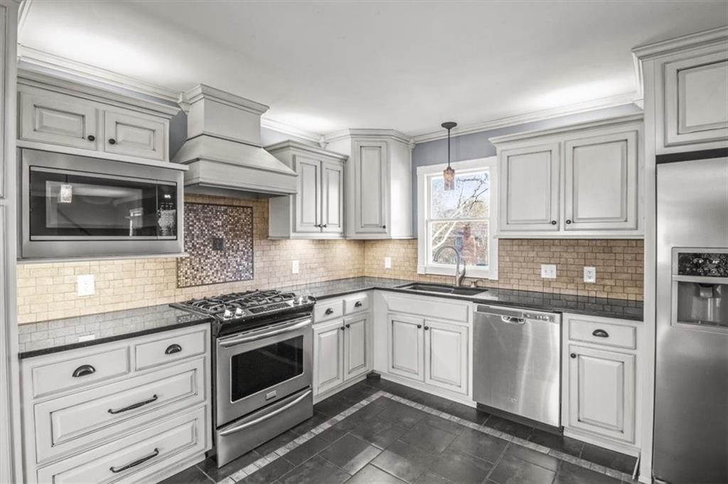 810 NE Chestnut Street — photo 9