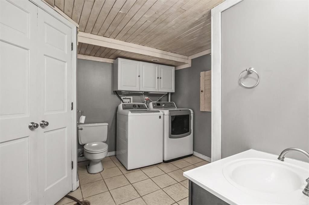 810 NE Chestnut Street — photo 25