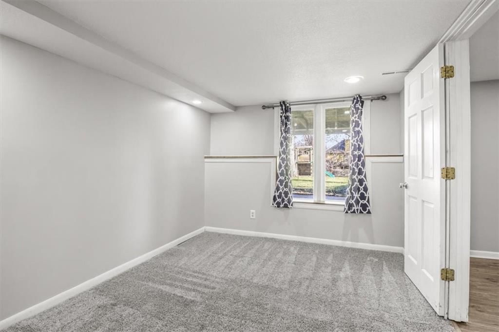810 NE Chestnut Street — photo 26