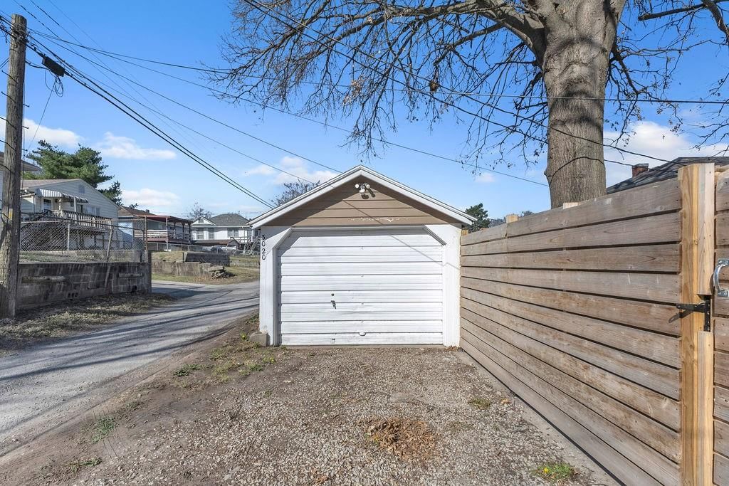 3020 Faraon Street — photo 32