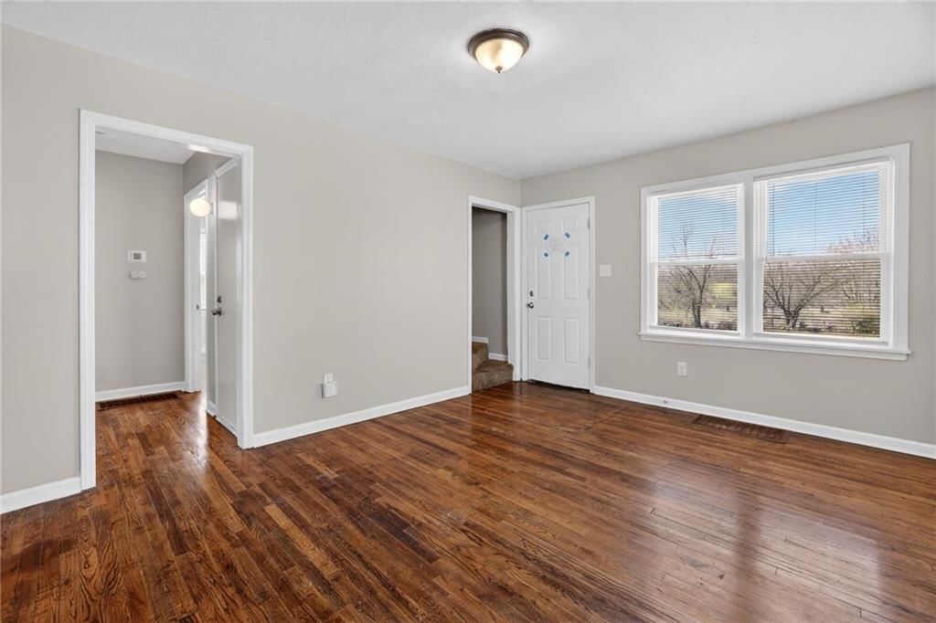 7409 WALROND Avenue — photo 4