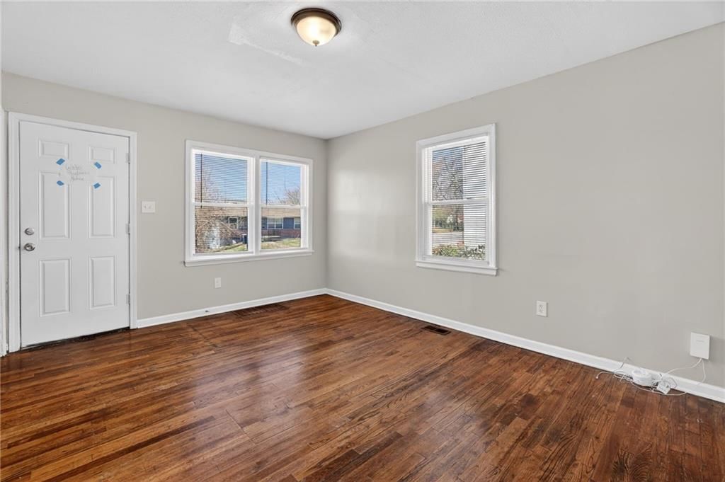 7409 WALROND Avenue — photo 5
