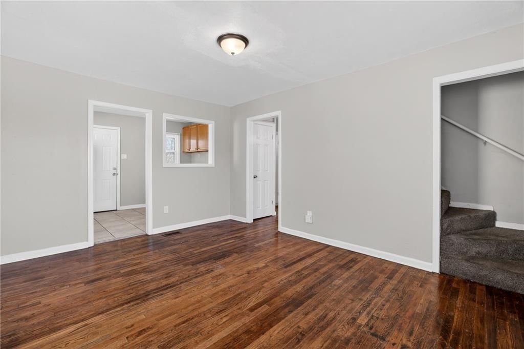 7409 WALROND Avenue — photo 6