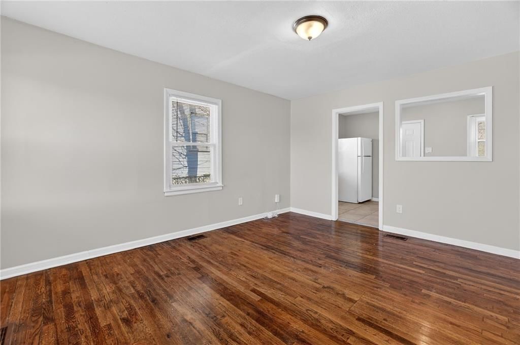 7409 WALROND Avenue — photo 7