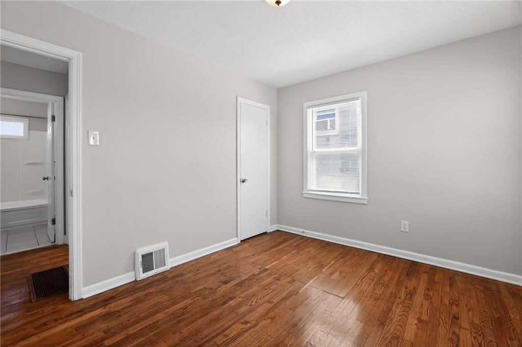 7409 WALROND Avenue — photo 8