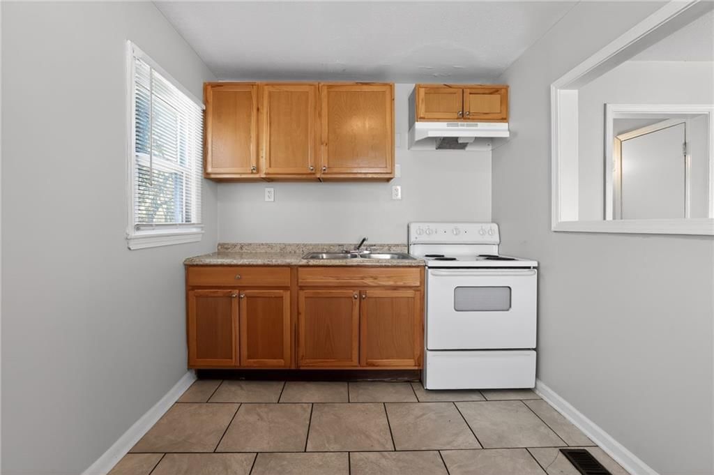 7409 WALROND Avenue — photo 10