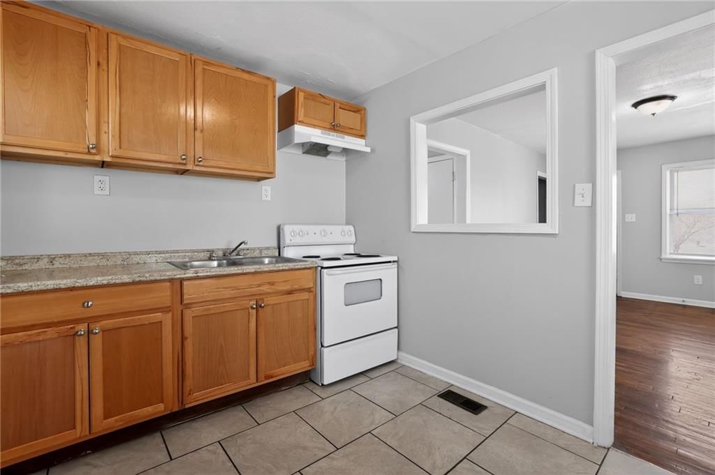 7409 WALROND Avenue — photo 11