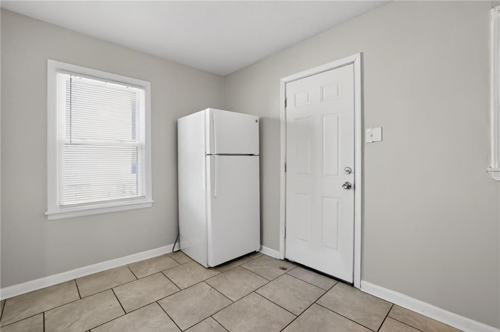 7409 WALROND Avenue — photo 12
