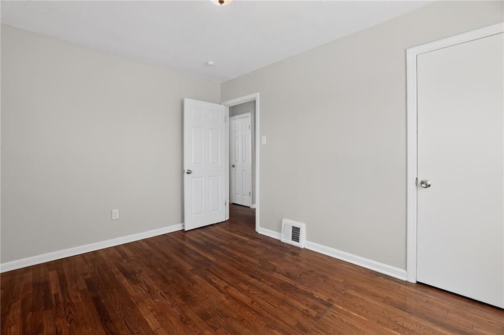 7409 WALROND Avenue — photo 16