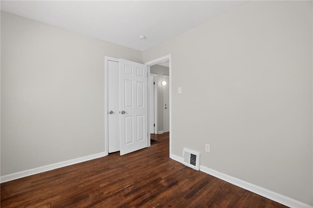7409 WALROND Avenue — photo 17