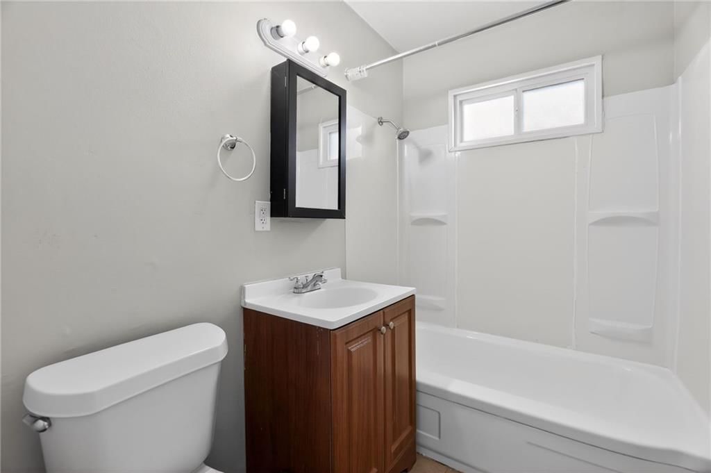 7409 WALROND Avenue — photo 18